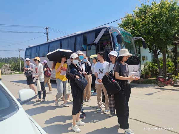 北京林业大学师生来我华源发苗木市场园区进行实训