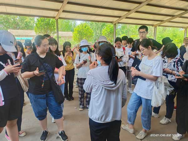 北京林业大学师生来我华源发苗木市场园区进行实训