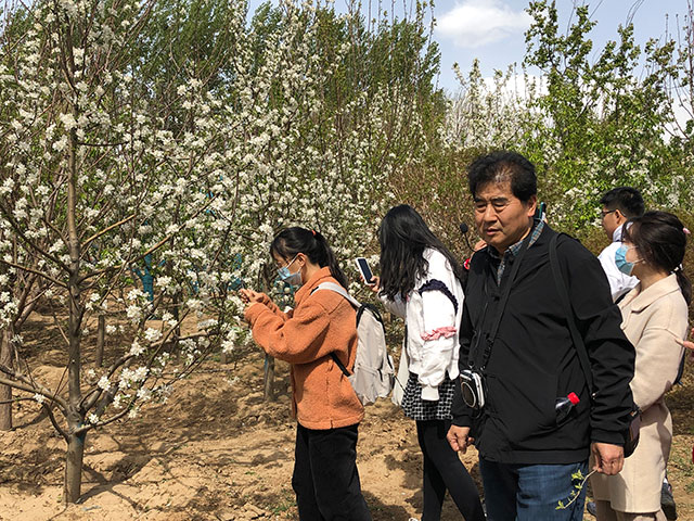 清华大学李树华教授带领研究生来我场实训指导