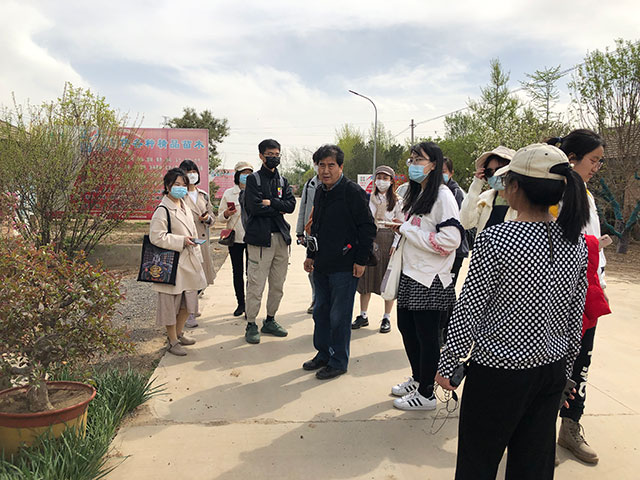 清华大学李树华教授带领研究生来我场实训指导