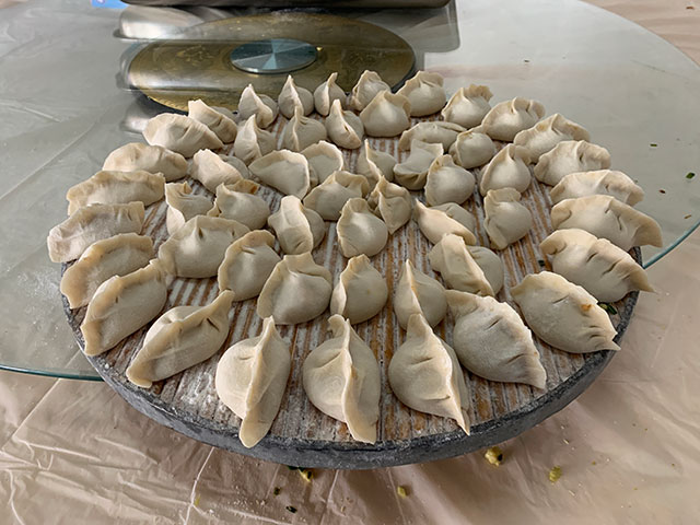 华源发传承20年习俗：冬至这天组织职工包饺子吃