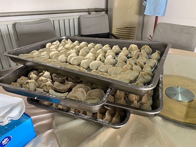 华源发传承20年习俗：冬至这天组织职工包饺子吃